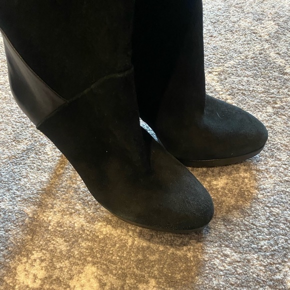 Antonio Melani black suede & leather twotone stiletto high heel boots, size 5.5 - Picture 4 of 5